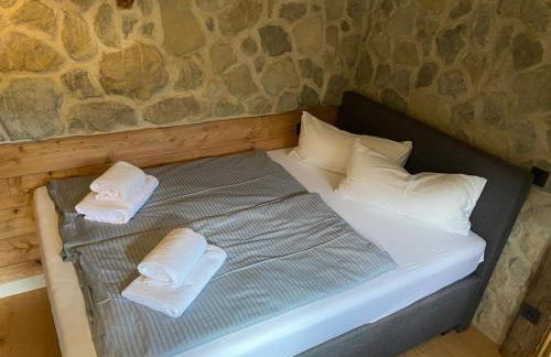 stylische Alpenlounge mit Pool, Blockhaus-Sauna und Jacuzzi für bis zu 12 Personen - Foto 13