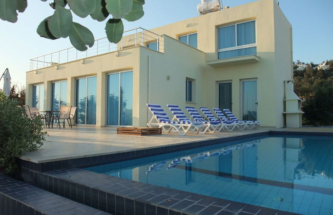 Sunny Villa, a Perfect Spacious Villa With Private Pool, Wifi & Ac in all Rooms - Foto 1