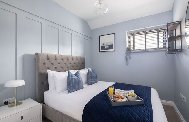 Elliot Oliver - Luxurious Two Bedroom Apartment in The Docks - Photo 7