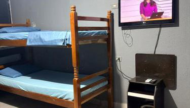 Residencial Casas 1 e 2 quartos Tv Ar Estacionamento Wifi Próximo ao Centro e Paraguai - Foto 4