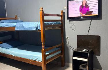 Residencial Casas 1 e 2 quartos Tv Ar Estacionamento Wifi Próximo ao Centro e Paraguai - Foto 4