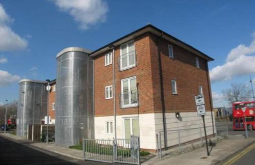 Comfy 2 bed Flat with free Parking, close to Tube - Foto 19