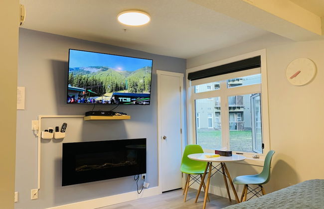 A Lovely Studio with Full Kitchen & AC - Photo 6