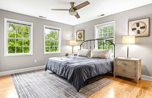 15 Minutes to Asheville! Spacious 7BR Luxury Home | Pool | Hot Tub | Game Room - Foto 45