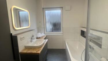 Schöne Ferienwohnung in Buxtehude- Zentral -Lade Säule -6Person - Photo 3