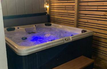 Modern Home near Lake w HotTub, Game Room, Fireplace - Foto 37