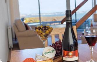 Baywatch Sea View Retreat - Photo 16