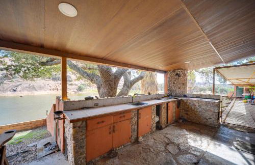 Rustic and Western House on Lake - Swim and Fish! - Foto 34