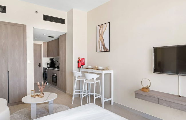 Modern Studio in Residence With Pool gym and Paddl - Photo 7