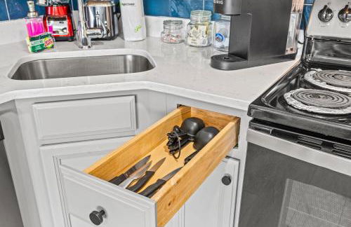 Sunshine House #2-Selfie-Friendly - Steps to Beach - Foto 59