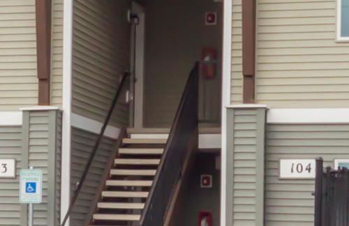 Modern and Stylish KING bed Wifi FREE Parking - Foto 21