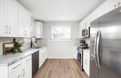 Newly Renovated Retreat 30mins to Downtown Indy - Photo 27