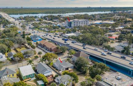 Adorable Dog Friendly Home with Fenced Yard, Office, STEPS to Canal & Hospital! - Foto 35