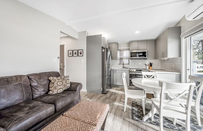 Family Friendly Cottage w Amazing View - Photo 4