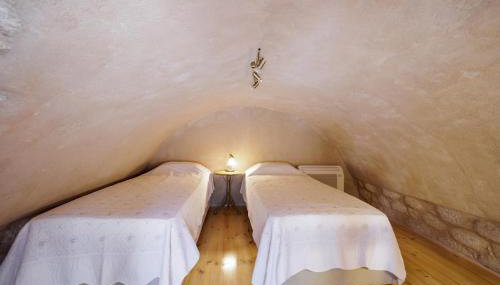 Arapakis Historic Castle - Photo 4