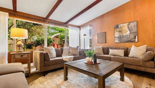 Spacious Mid Century Modern Sunroom Rambler - Photo 5