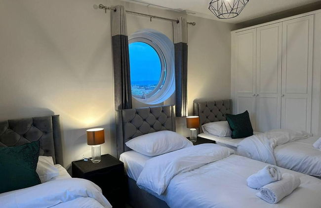 Beautiful 3-bed Apartment in Swansea - Photo 2