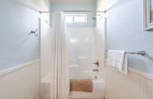 Central 2BR 2BA Easy Beach Access Sleeps 10 - Foto 31