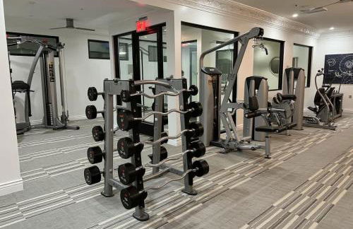 Boulevard Stays 1BR King Suite Pool Gym & Parking 01 - Foto 9