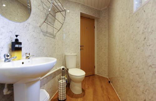 Fun holiday lodges in historic walled garden near Falkirk, Heart of Scotland Holidays - Foto 4