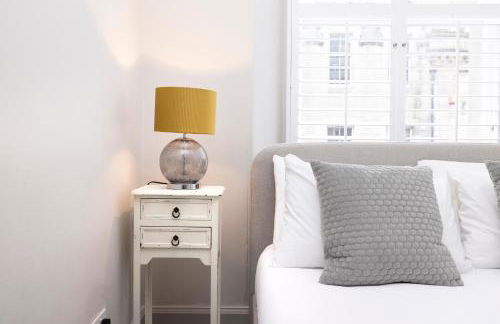 JOIVY Iconic Cockburn Street 4 Bedroom Apartment: Heart of Old Town - Foto 64