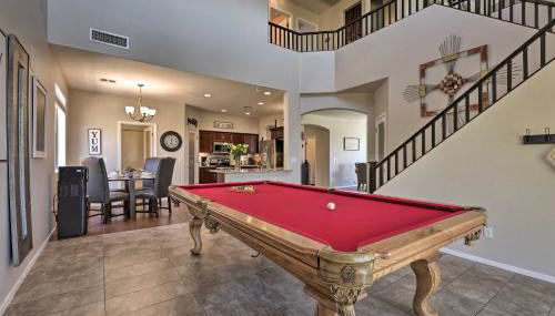 half Mi to Lake Family Home with Hot Tub in Goodyear - Foto 2