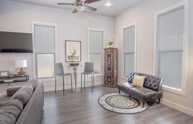 Gorgeous Family-friendly Home Near Downtown - Photo 5