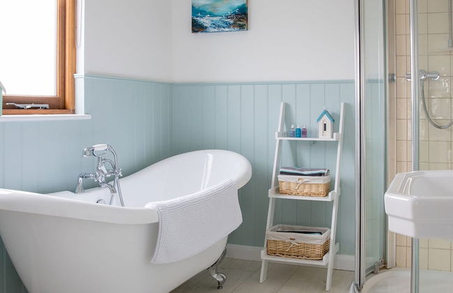 Tranquil Family Retreat 5 min to Beach Garden - Photo 6