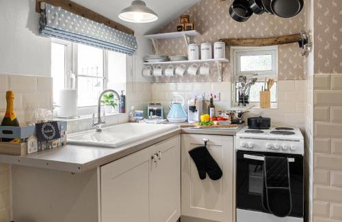 Charming 2-BR Cottage in Stonehouse with Courtyard Garden and Log Fire - Foto 2