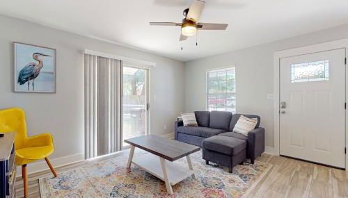 Downtown Duplex with Fire Pit 1 Mi to Waterfront - Foto 2