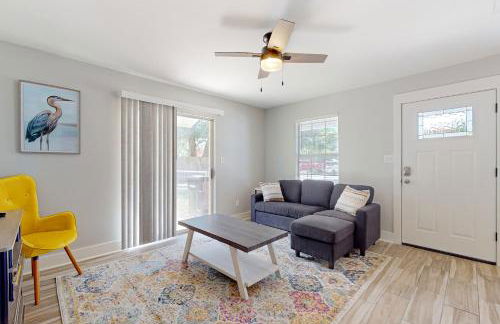 Downtown Duplex with Fire Pit 1 Mi to Waterfront - Foto 2