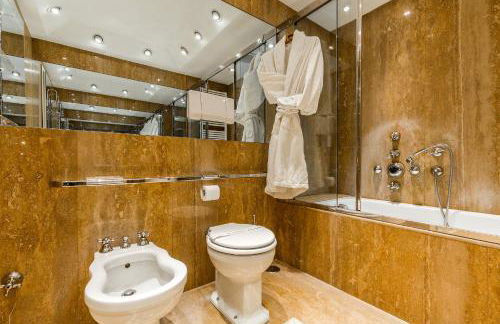 Elegant apartment with LIFT in historical 1600 Palace, a few min walk from San Marco Square - Foto 18