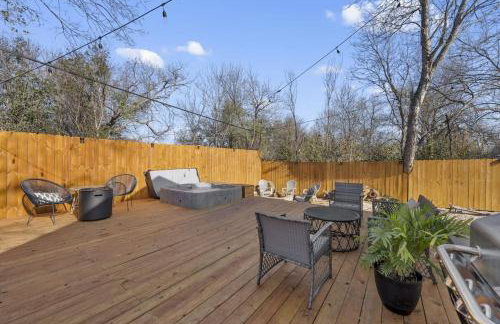 5th St Getaway w Sauna Hot tub Firepit & Game Room - Foto 15