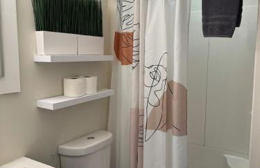 Poconos Chalet -Kayaks- HotTub-Karaoke-Lake - Foto 32