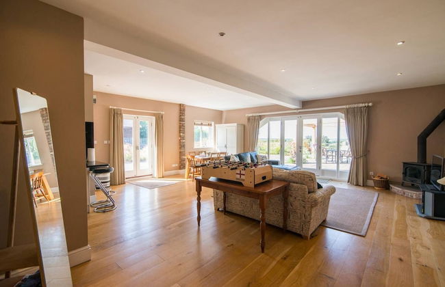 Super Spacious Barn Conversion With Free Wifi, Netflix Fireplace - Photo 14