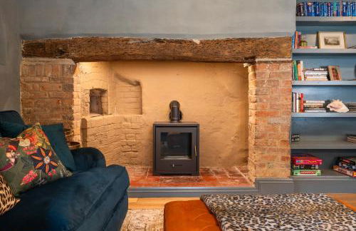 St James Cottage - Luxurious Dorset Escape in Idyllic Milton Abbas - Photo 31