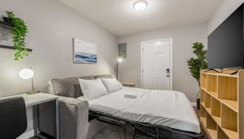 Apartment Kansas City 15mins to KCI with a KING bed and work desk - Foto 2