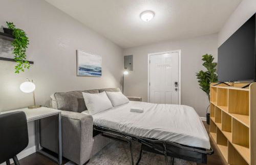 Apartment Kansas City 15mins to KCI with a KING bed and work desk - Foto 2