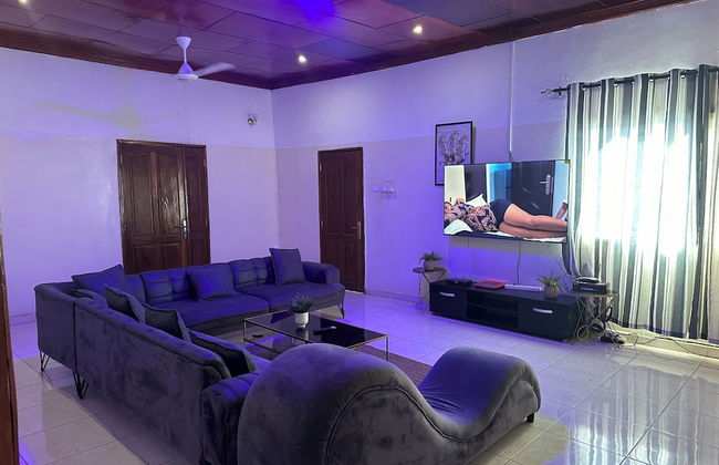 The Retreat Emerald Apartments Close to the Beach - Photo 12