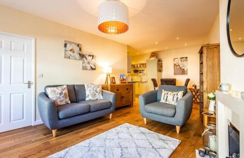 Buxton centre cosy cottage with free secure parking - Foto 25