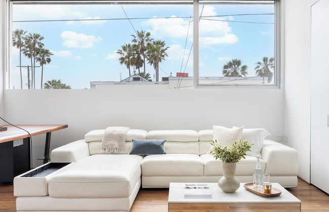 Venice View by Avantstay Walk to Venice Beach Rooftop, Ice Bath, Luxe Design - Photo 17