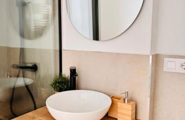 Trendy Urban Hideaway in Madrid - Photo 2