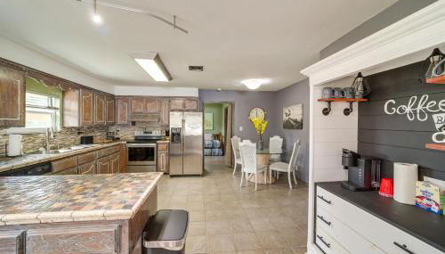 Lakefront Eufaula Cabin with Fire Pit and Private Dock - Foto 4