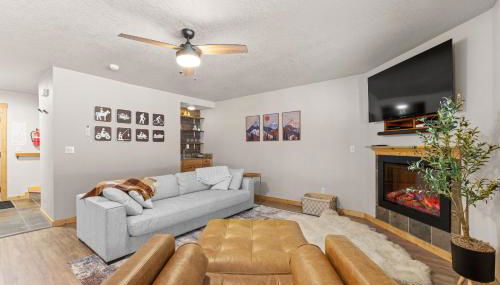 Grandmas Hideaway - walk to downtown, private hot tub, pet friendly with patio - Foto 1