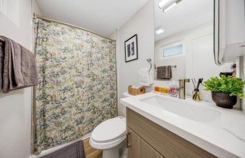 Oneluxstay 3BR Home Near the Beach - Foto 40