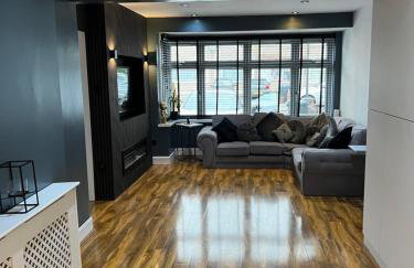 Stunning Open Plan 3 Bedroom House - Photo 15