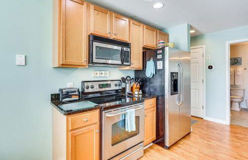 Marina and Beach Club Access Condo in Southport - Foto 11