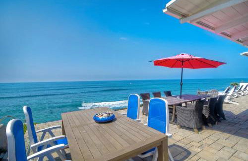 Oceanfront Villa with Private Beach Access, Remodeled Kitchen - Photo 2