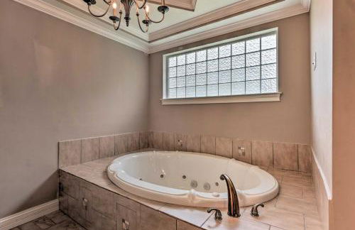 Gorgeous Home with Fireplace, Near St Louis Bay - Foto 14