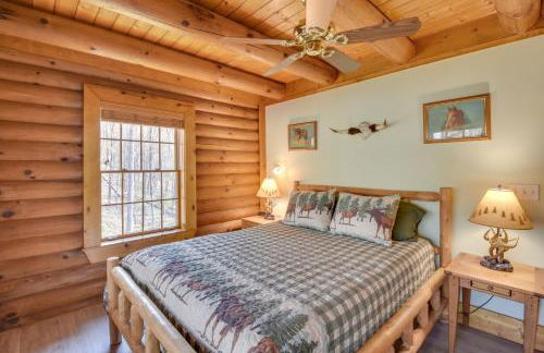 Family Getaway Georgia Cabin with Outdoor Hot Tub - Foto 11